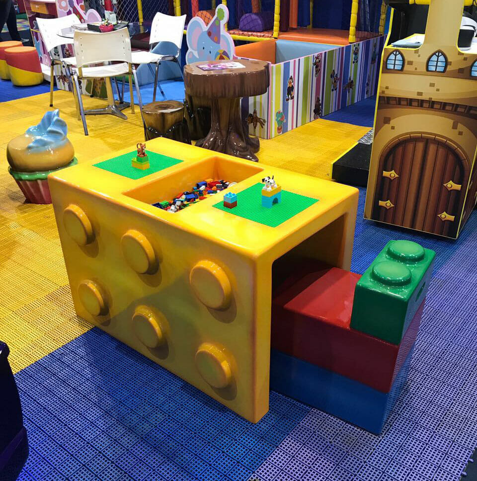 Mesa Lego  Brinquedos para casa de festa e buffet infantil - Diversões  Coringa